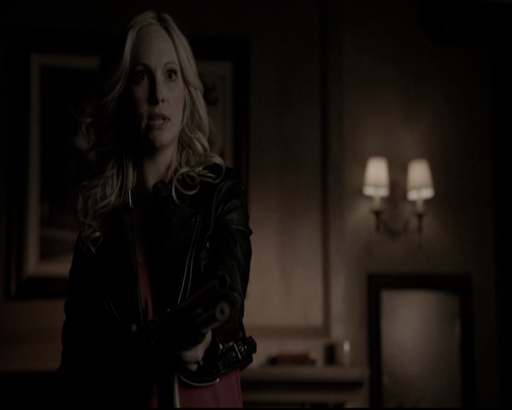 VampireDiariesWorld-dot-nl_6x17ABirdInAGildedCage1553.jpg