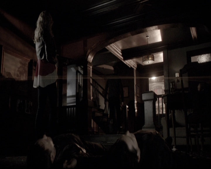 VampireDiariesWorld-dot-nl_6x17ABirdInAGildedCage1582.jpg