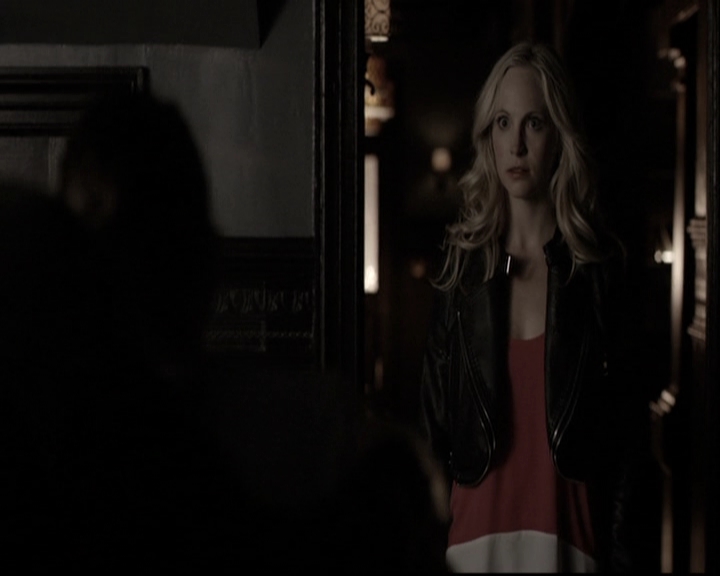 VampireDiariesWorld-dot-nl_6x17ABirdInAGildedCage1591.jpg