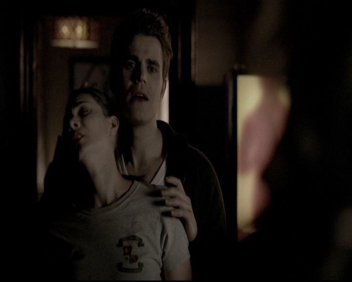 VampireDiariesWorld-dot-nl_6x17ABirdInAGildedCage1626.jpg