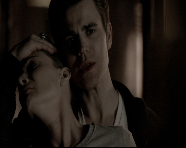 VampireDiariesWorld-dot-nl_6x17ABirdInAGildedCage1629.jpg