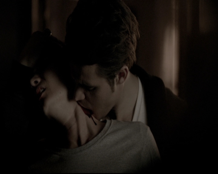 VampireDiariesWorld-dot-nl_6x17ABirdInAGildedCage1638.jpg