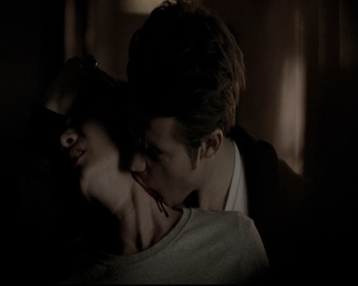 VampireDiariesWorld-dot-nl_6x17ABirdInAGildedCage1639.jpg