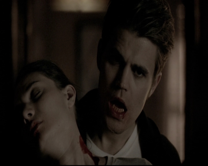 VampireDiariesWorld-dot-nl_6x17ABirdInAGildedCage1647.jpg