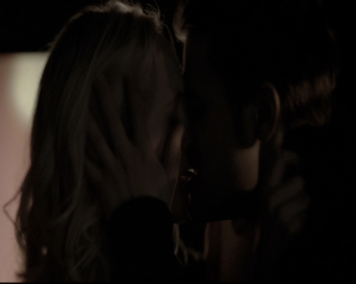 VampireDiariesWorld-dot-nl_6x17ABirdInAGildedCage1667.jpg