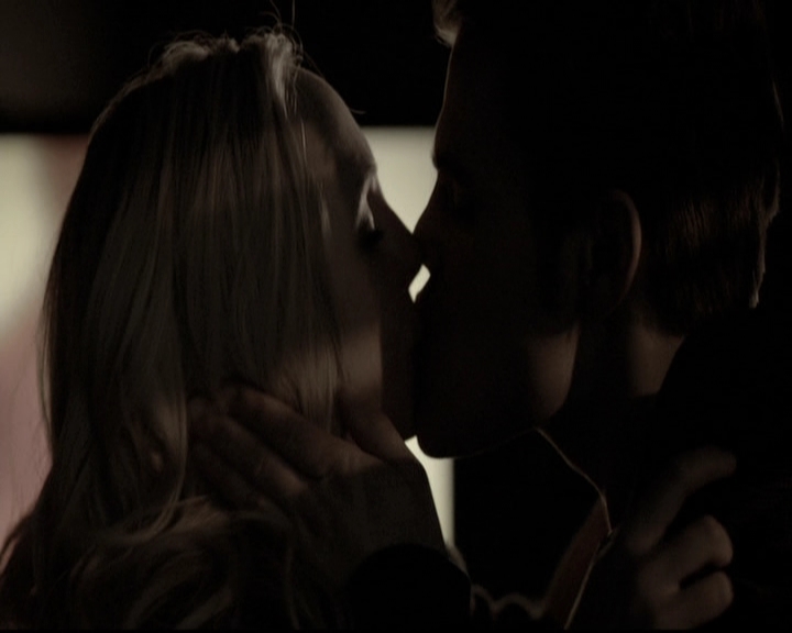 VampireDiariesWorld-dot-nl_6x17ABirdInAGildedCage1668.jpg