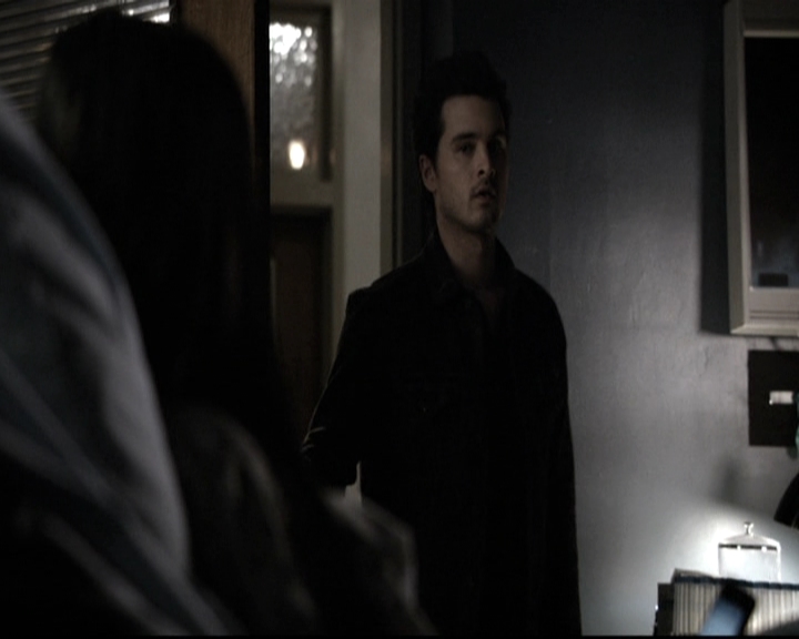 VampireDiariesWorld-dot-nl_6x17ABirdInAGildedCage1812.jpg