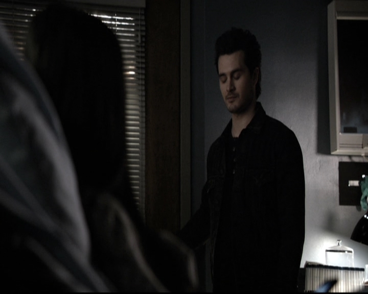 VampireDiariesWorld-dot-nl_6x17ABirdInAGildedCage1817.jpg