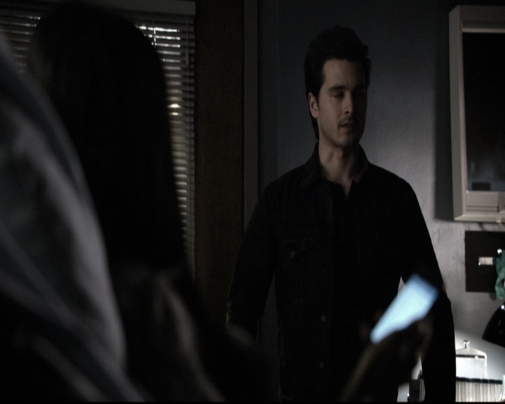 VampireDiariesWorld-dot-nl_6x17ABirdInAGildedCage1821.jpg