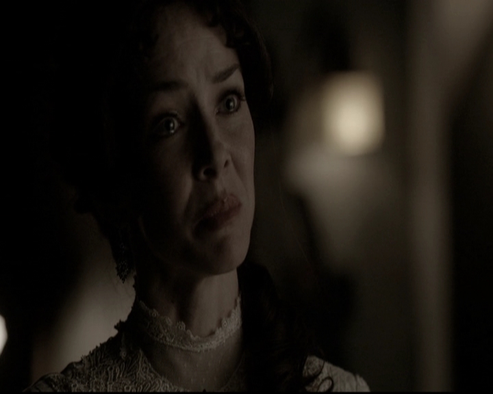 VampireDiariesWorld-dot-nl_6x17ABirdInAGildedCage1944.jpg