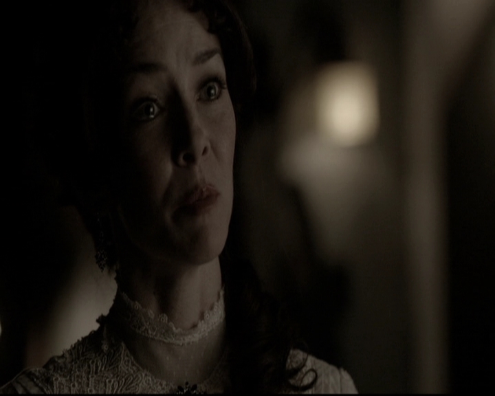 VampireDiariesWorld-dot-nl_6x17ABirdInAGildedCage1946.jpg