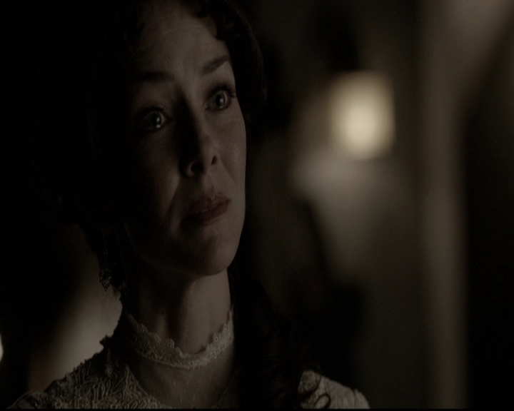 VampireDiariesWorld-dot-nl_6x17ABirdInAGildedCage1947.jpg