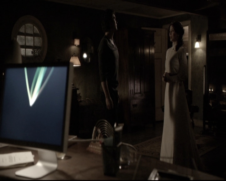 VampireDiariesWorld-dot-nl_6x17ABirdInAGildedCage1962.jpg