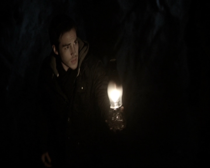 VampireDiariesWorld-dot-nl_6x17ABirdInAGildedCage1982.jpg