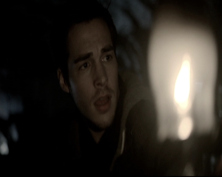 VampireDiariesWorld-dot-nl_6x17ABirdInAGildedCage1991.jpg