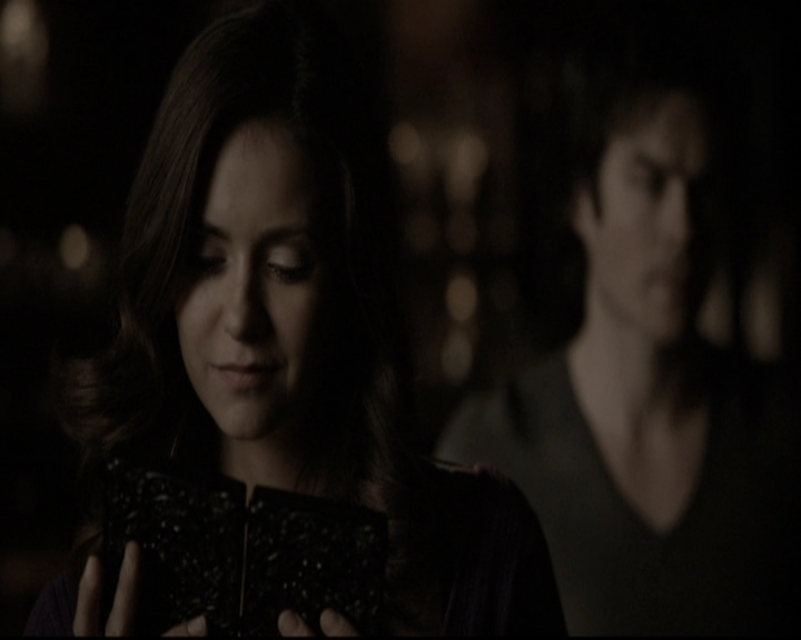 VampireDiariesWorld-dot-nl_6x17ABirdInAGildedCage2022.jpg