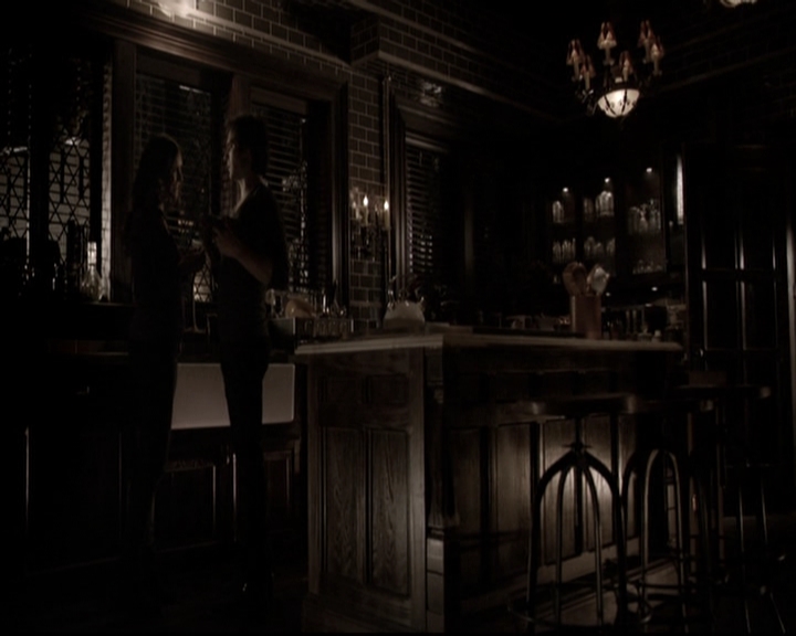 VampireDiariesWorld-dot-nl_6x17ABirdInAGildedCage2030.jpg