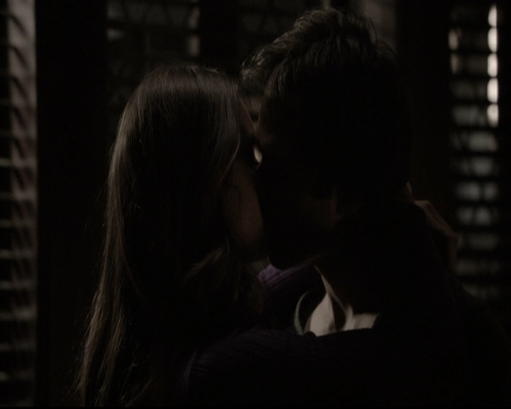 VampireDiariesWorld-dot-nl_6x17ABirdInAGildedCage2085.jpg