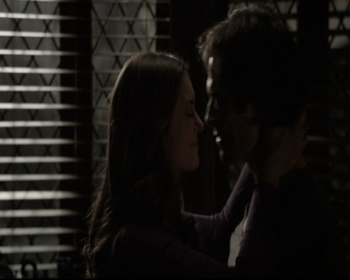 VampireDiariesWorld-dot-nl_6x17ABirdInAGildedCage2089.jpg