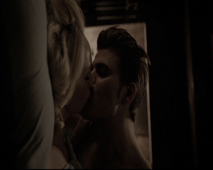 VampireDiariesWorld-dot-nl_6x17ABirdInAGildedCage2099.jpg