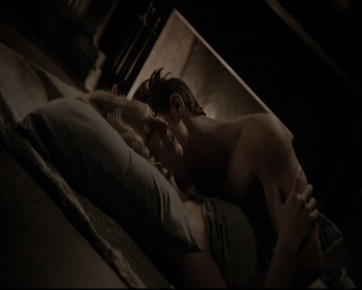 VampireDiariesWorld-dot-nl_6x17ABirdInAGildedCage2102.jpg