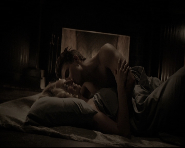 VampireDiariesWorld-dot-nl_6x17ABirdInAGildedCage2104.jpg