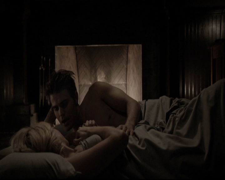 VampireDiariesWorld-dot-nl_6x17ABirdInAGildedCage2118.jpg