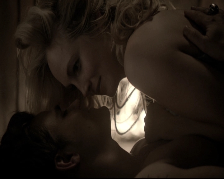 VampireDiariesWorld-dot-nl_6x17ABirdInAGildedCage2131.jpg