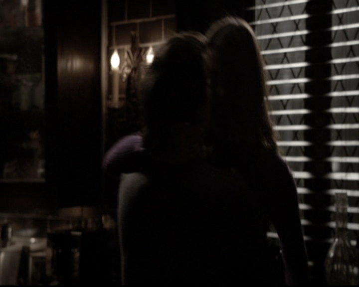 VampireDiariesWorld-dot-nl_6x17ABirdInAGildedCage2137.jpg