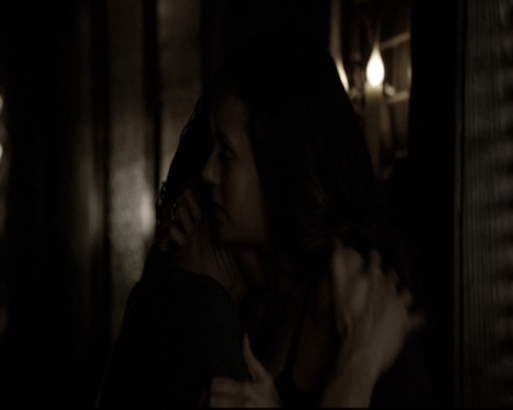 VampireDiariesWorld-dot-nl_6x17ABirdInAGildedCage2142.jpg