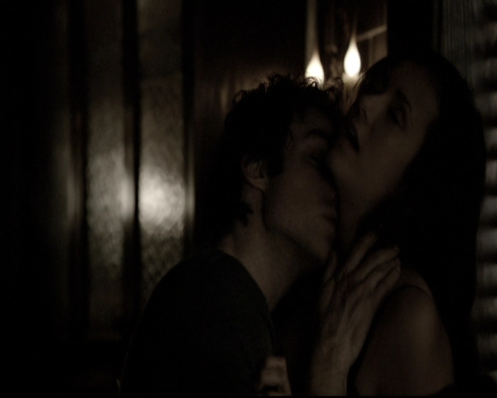 VampireDiariesWorld-dot-nl_6x17ABirdInAGildedCage2144.jpg