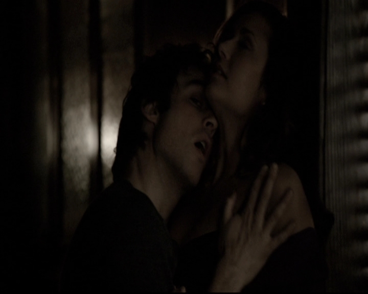 VampireDiariesWorld-dot-nl_6x17ABirdInAGildedCage2145.jpg