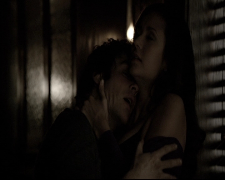 VampireDiariesWorld-dot-nl_6x17ABirdInAGildedCage2146.jpg