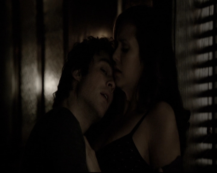 VampireDiariesWorld-dot-nl_6x17ABirdInAGildedCage2147.jpg