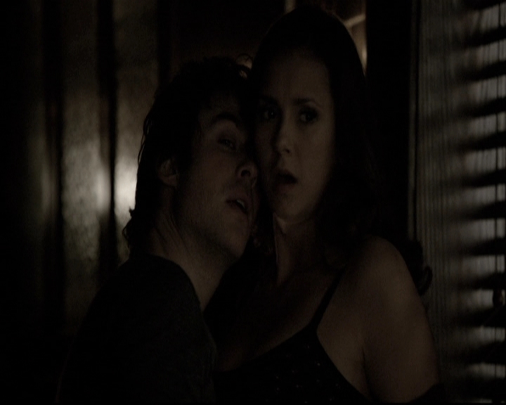 VampireDiariesWorld-dot-nl_6x17ABirdInAGildedCage2148.jpg