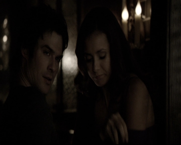 VampireDiariesWorld-dot-nl_6x17ABirdInAGildedCage2150.jpg