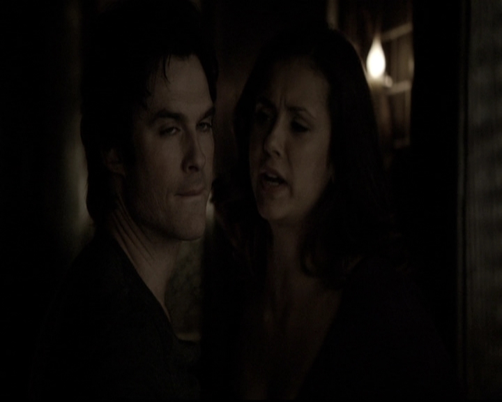 VampireDiariesWorld-dot-nl_6x17ABirdInAGildedCage2153.jpg