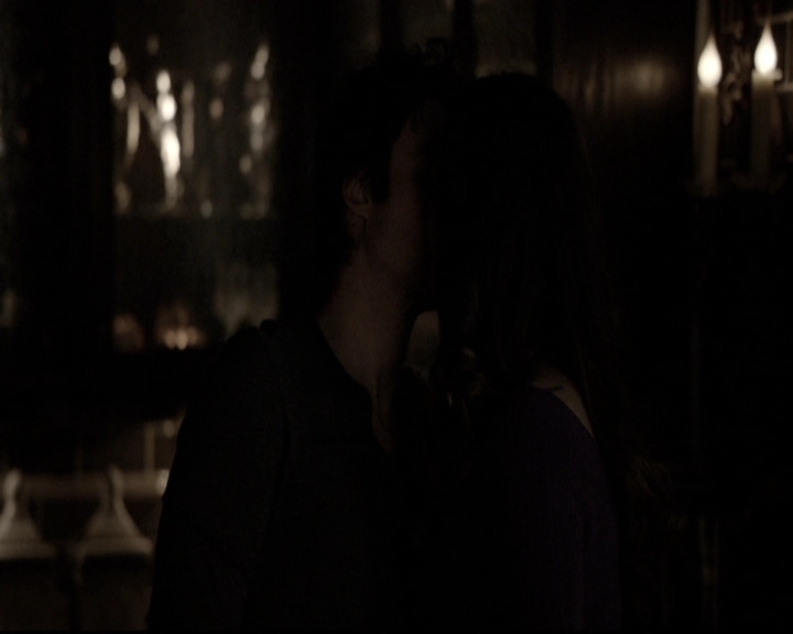 VampireDiariesWorld-dot-nl_6x17ABirdInAGildedCage2161.jpg