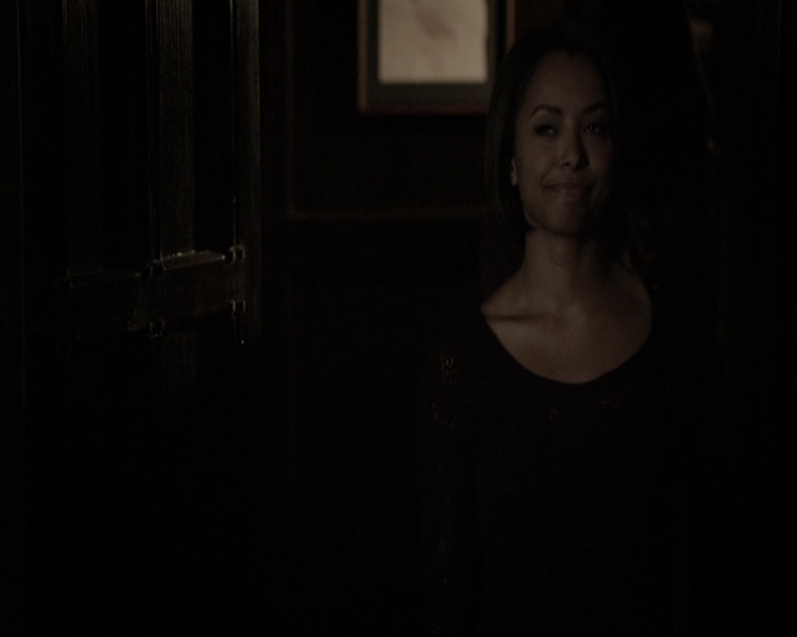 VampireDiariesWorld-dot-nl_6x17ABirdInAGildedCage2167.jpg