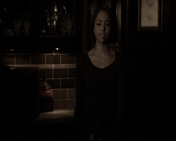 VampireDiariesWorld-dot-nl_6x17ABirdInAGildedCage2170.jpg