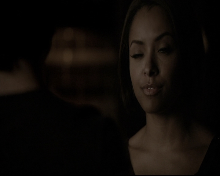 VampireDiariesWorld-dot-nl_6x17ABirdInAGildedCage2204.jpg