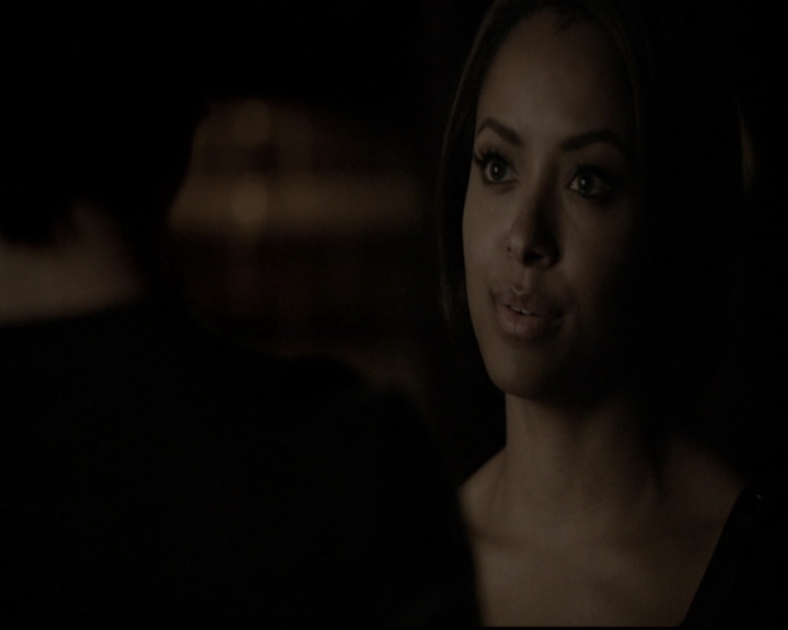 VampireDiariesWorld-dot-nl_6x17ABirdInAGildedCage2205.jpg