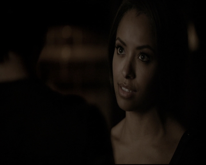 VampireDiariesWorld-dot-nl_6x17ABirdInAGildedCage2207.jpg