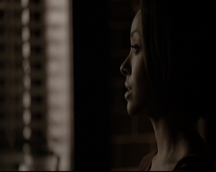 VampireDiariesWorld-dot-nl_6x17ABirdInAGildedCage2256.jpg