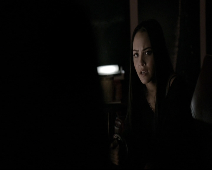 VampireDiariesWorld-dot-nl_6x18INeverCouldLoveLikeThat2030.jpg