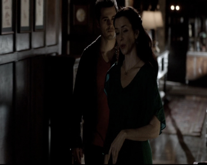 VampireDiariesWorld-dot-nl_6x19Because1061.jpg