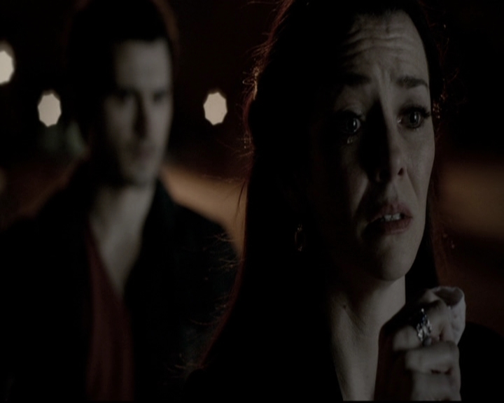 VampireDiariesWorld-dot-nl_6x19Because2096.jpg