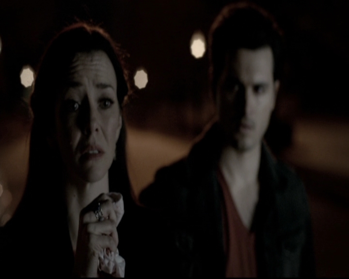 VampireDiariesWorld-dot-nl_6x19Because2100.jpg