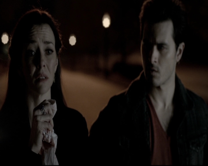 VampireDiariesWorld-dot-nl_6x19Because2101.jpg