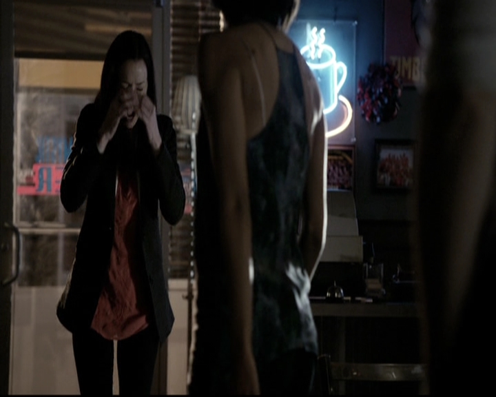 VampireDiariesWorld-dot-nl_6x20IdLeaveMyHappyHomeForYou1215.jpg